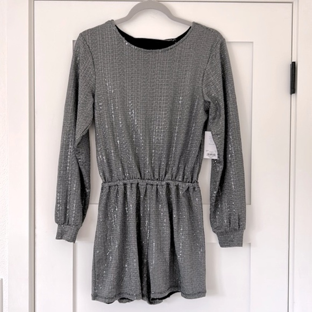 Vylette NWT long sleeve sparkle Romper size medium